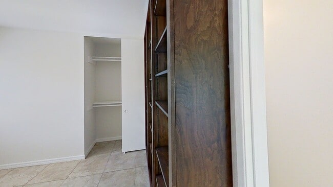 Building Photo - 4/Bedroom  Home for Lease in West Hills!