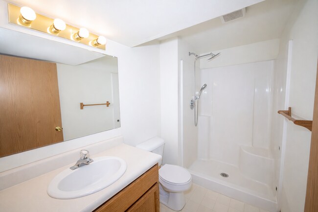 Building Photo - Moline Duplex