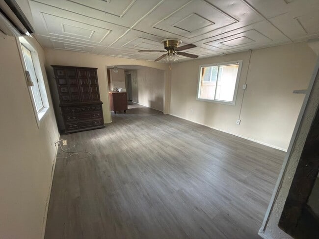 Building Photo - 109 Birchwood Dr