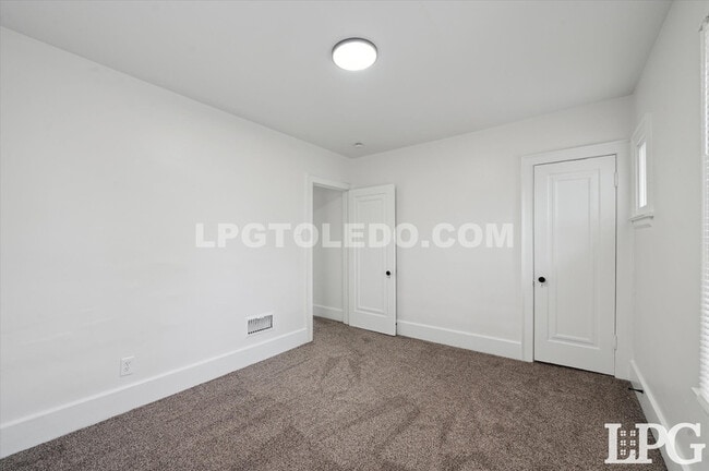 Building Photo - 4217 Asbury Dr