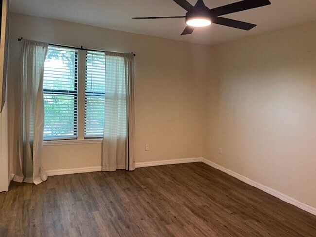 Building Photo - 2/2 First Floor Condo in Palmer Ranch