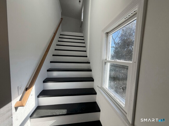 Building Photo - 30 Dora St