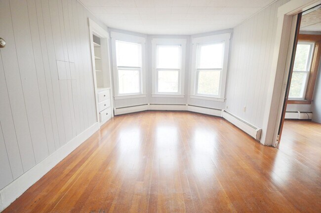 Building Photo - 38 Cascade St