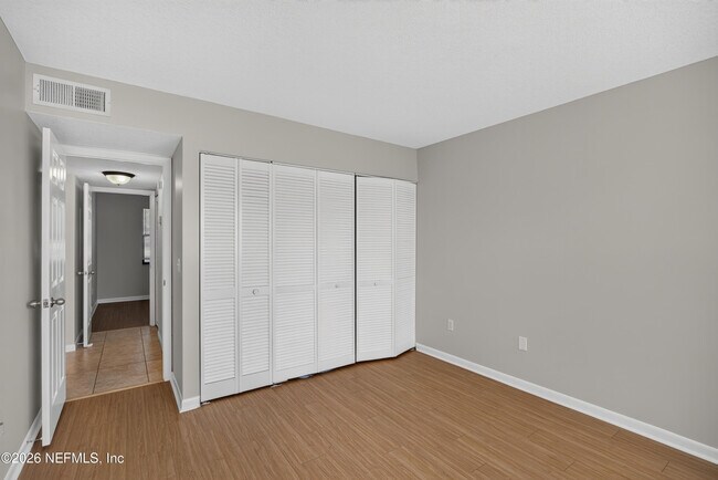 Building Photo - 700 W Pope Rd