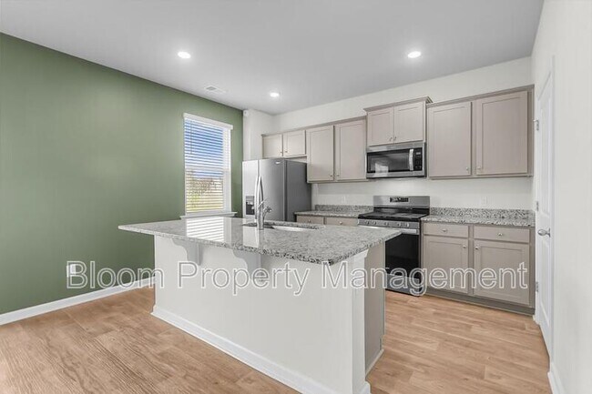 Building Photo - 502 Lk Rdg Blvd
