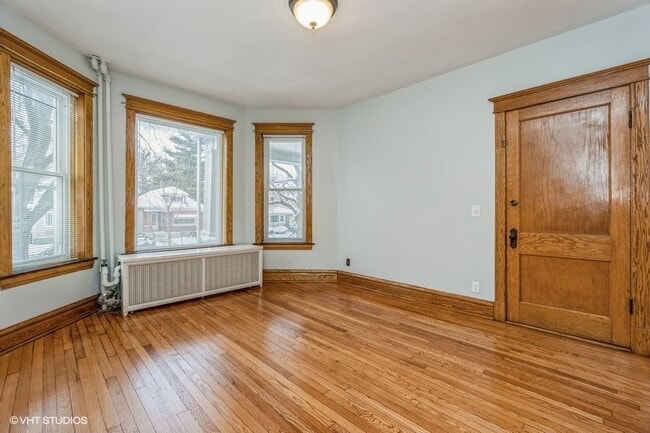 Building Photo - 1130 S Oak Park Ave