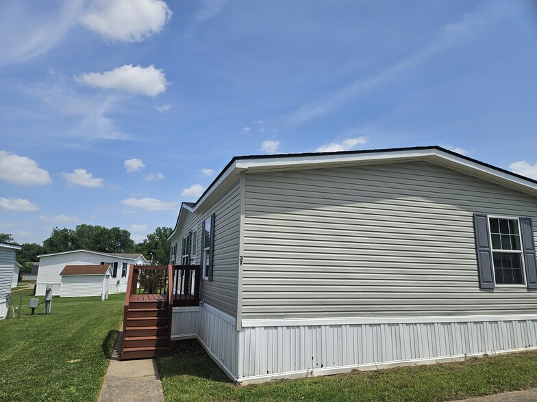 Building Photo - 39 Lynnwood Cir