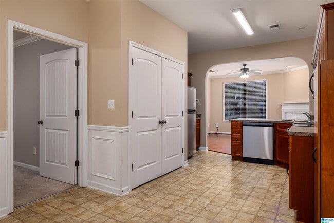 Building Photo - 2250 Ridgemont Dr