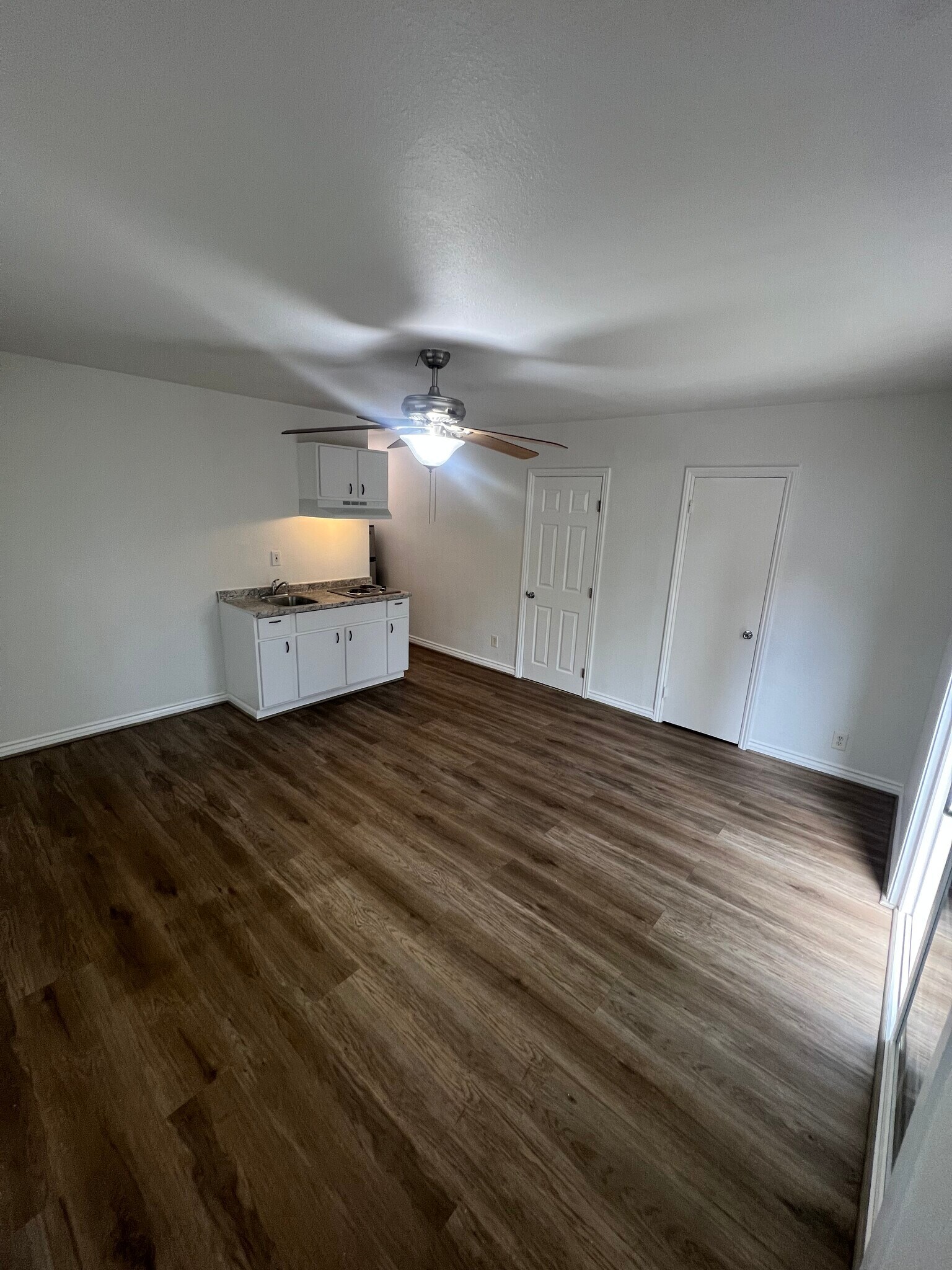 Building Photo - 9417 Tilmont St