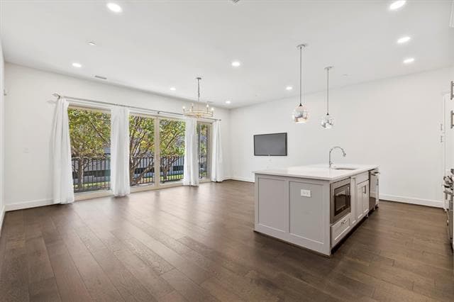 Building Photo - 15875 Spectrum Dr