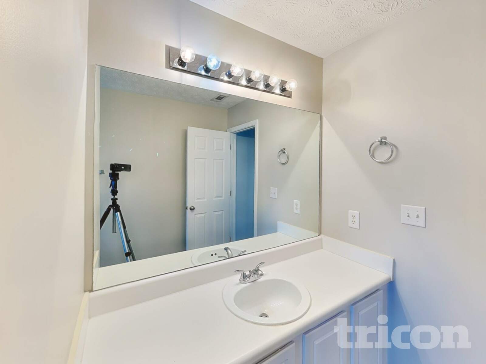 Building Photo - 213 Forrest Dr