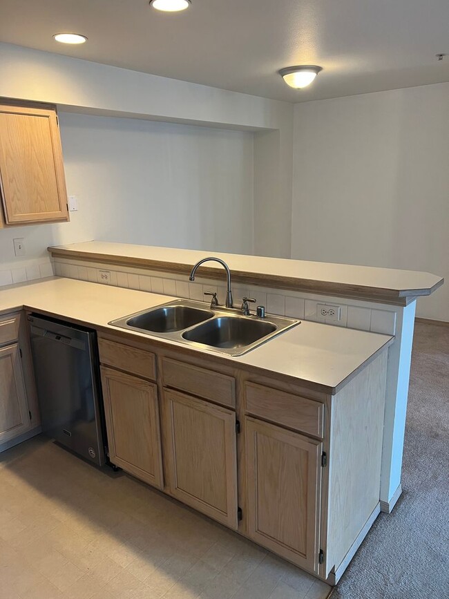 Building Photo - Cozy 2 Bedroom Condo in Everett!