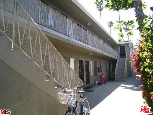 Building Photo - 1543 Euclid St