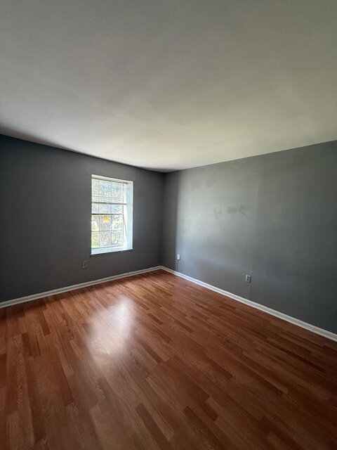 Building Photo - Charming 2-Bedroom Apartment with Water Included!