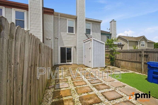 Building Photo - 202 Stonehall Ct