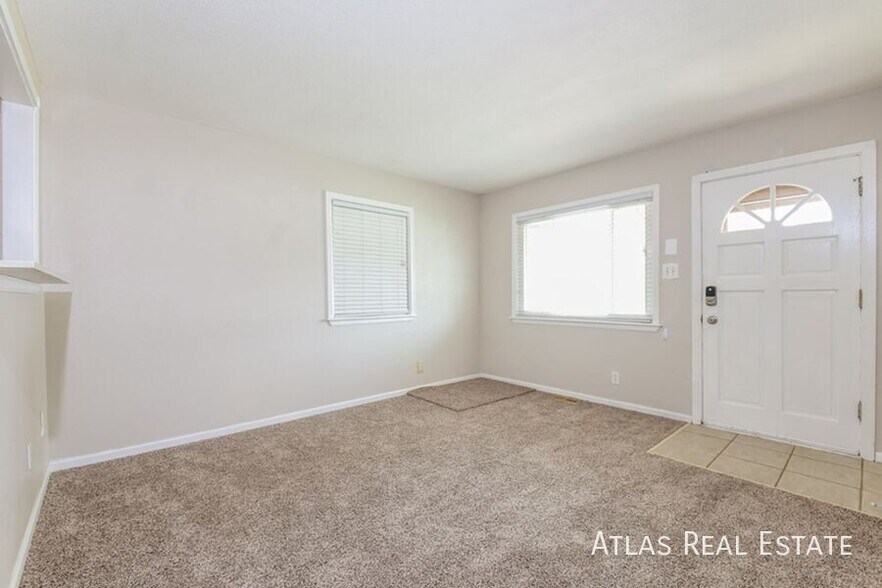 Building Photo - 1710 Hoffman Way