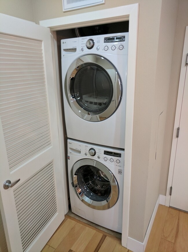 Building Photo - WELCOME HOME IN JACK LONDON SQUARE