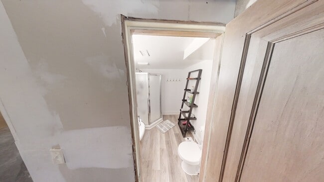 Building Photo - 811 Rose Ave