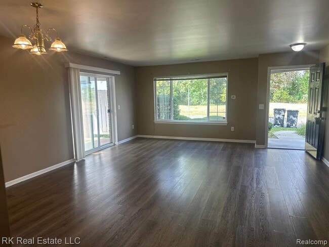 Building Photo - 3581 Reeves Dr