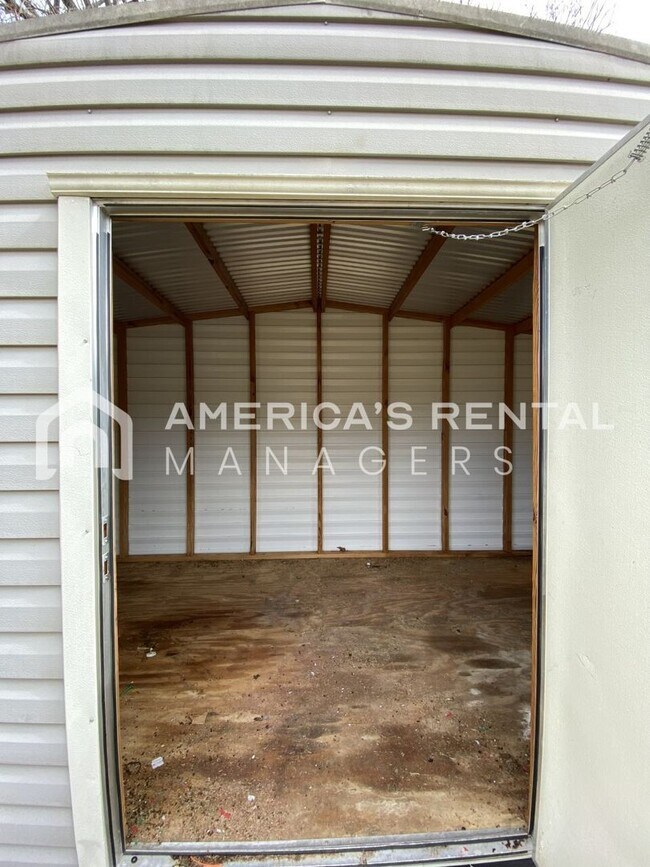 Building Photo - Home for Rent in Montgomery with Fenced in Backyard!!! New LVP Flooring! View with 48 Hours Notic...