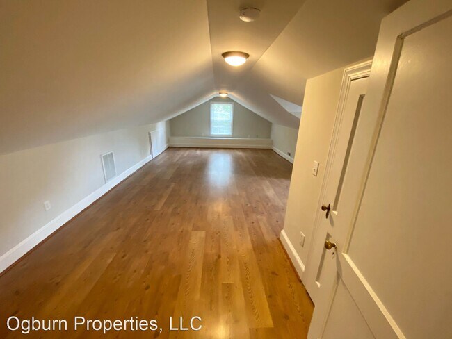 Building Photo - 2719 Reynolda Rd