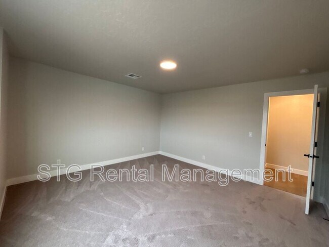 Building Photo - 3963 Fossil Way