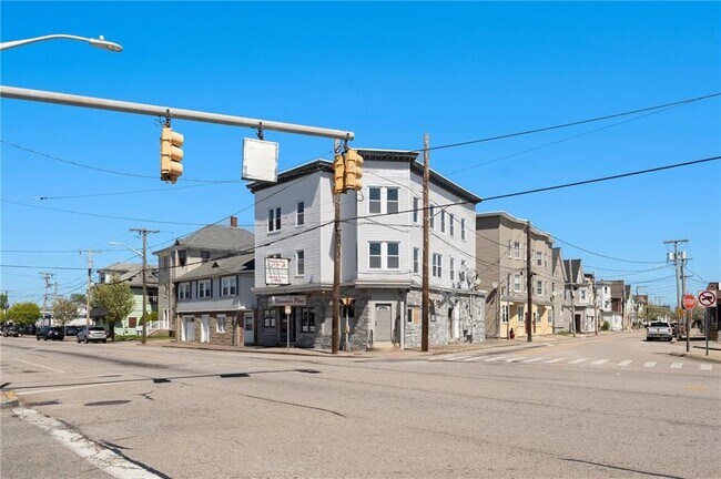 Building Photo - 735 Broadway