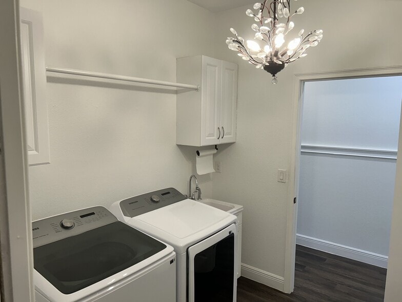 Building Photo - 223 Emmy Cv