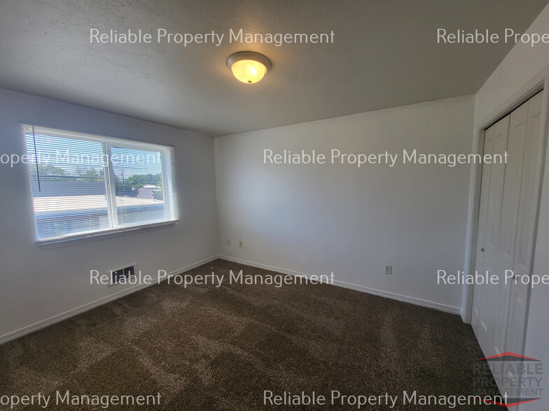 Building Photo - 1430 Cambridge Dr