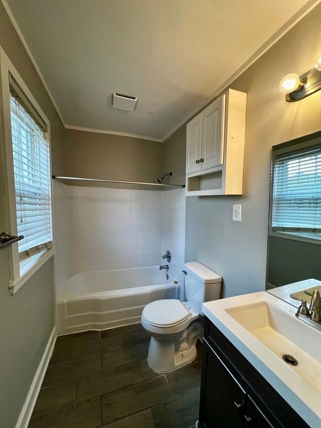 Building Photo - Overton Square Neighborhood Spacious 1bd/1ba!