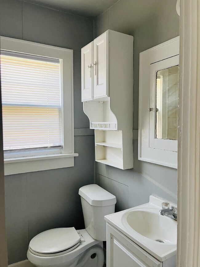 Building Photo - One bedroom duplex in North Okc!