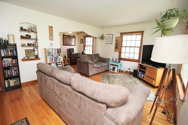 Building Photo - 523 N 63rd St