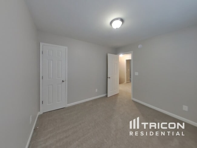 Building Photo - 321 Lingonberry Dr