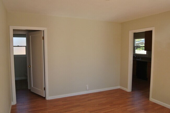 Building Photo - **COMING SOON** Adorable 2 Bedroom, 1 Bath...