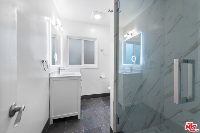 Building Photo - 1208 N Crescent Heights Blvd