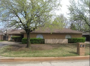 Building Photo - JGH 017-018 N OKC