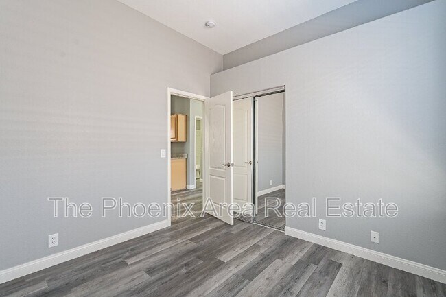 Building Photo - 231 S Beverly St