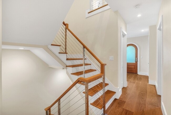 Building Photo - 59 Fresh Pond Ln
