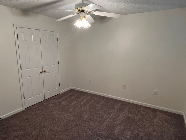 Building Photo - Cute 3 bedroom 1.5 bath home located close...