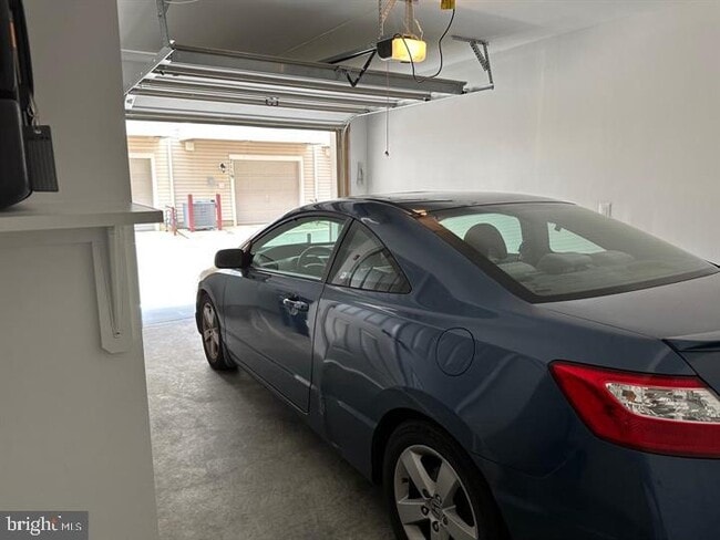 Building Photo - 7118 Rowlock Aly