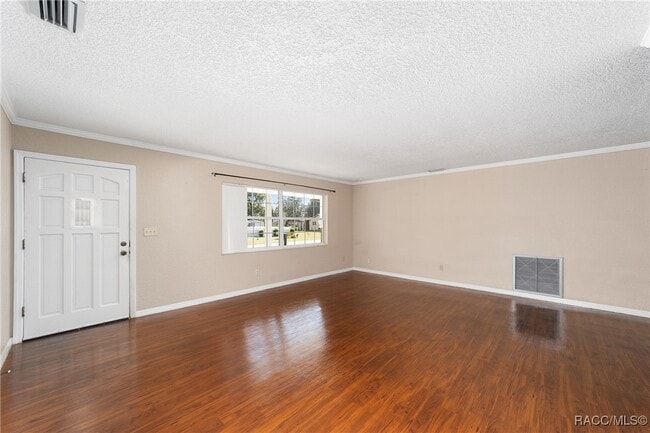 Building Photo - 236 N Braemar Dr