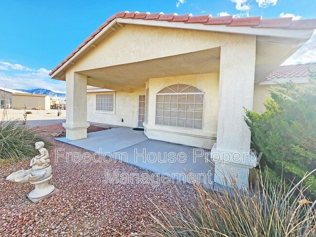 Building Photo - 3741 Malibou Ave