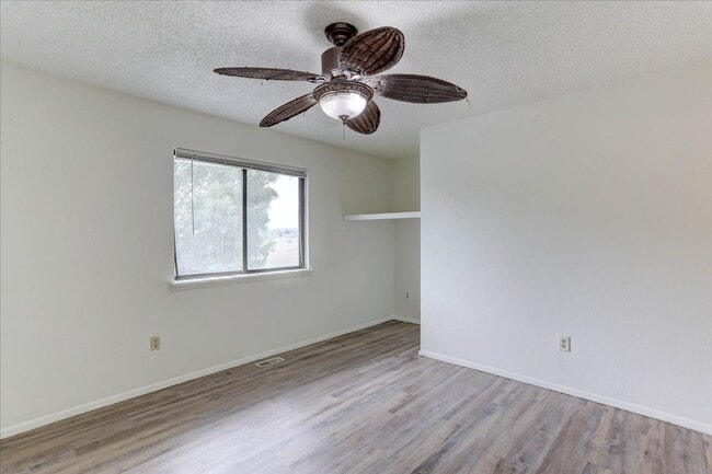 Building Photo - 2033 Gyros Cir