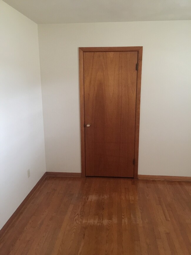 Building Photo - Newly updated No Pet 3 bedroom 2 bath bric...