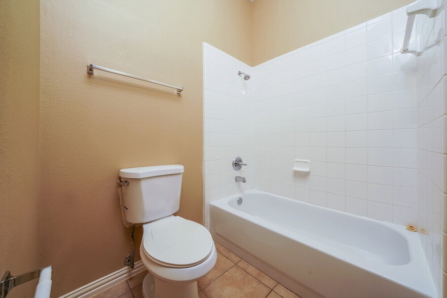 Building Photo - 5404 Centeridge Ln