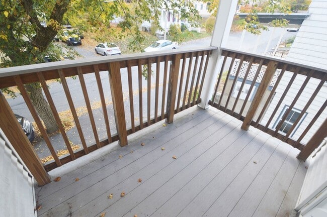 Building Photo - 38 Cascade St