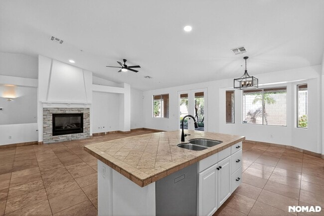 Building Photo - 7742 E Los Gatos Dr