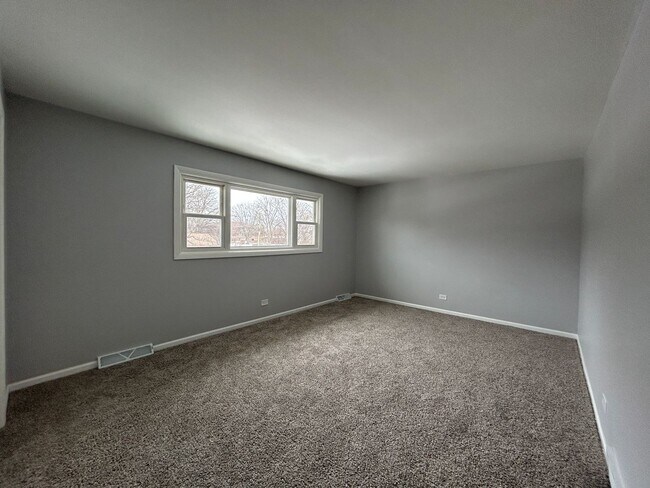 Building Photo - 1st Ct