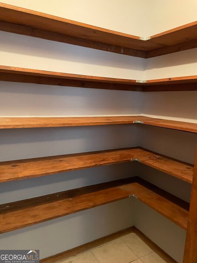 Building Photo - 211 N Woodvalley Dr