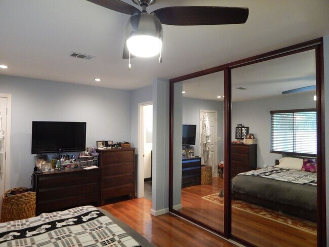 Building Photo - Beautifully remodeled East Davis home available August 5!